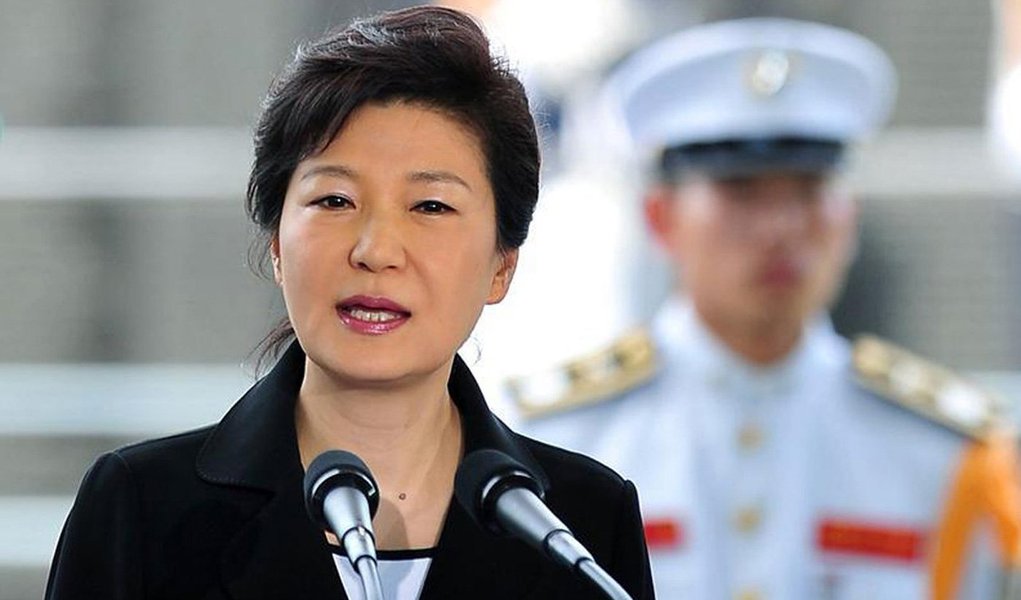 A presidente da Coreia do Sul, Park Geun-hye, disse que o pais vai tomar medidas firmes contra qualquer provocação adicional da Coreia do Norte e trabalhar com a comunidade internacional para garantir que o país isolado pague o preço por seu mais recente teste nuclear; em declarações divulgadas pelo gabinete presidencial sul-coreano, Park disse que o novo teste pode mudar a natureza fundamental da situação sobre o programa nuclear da Coreia do Norte