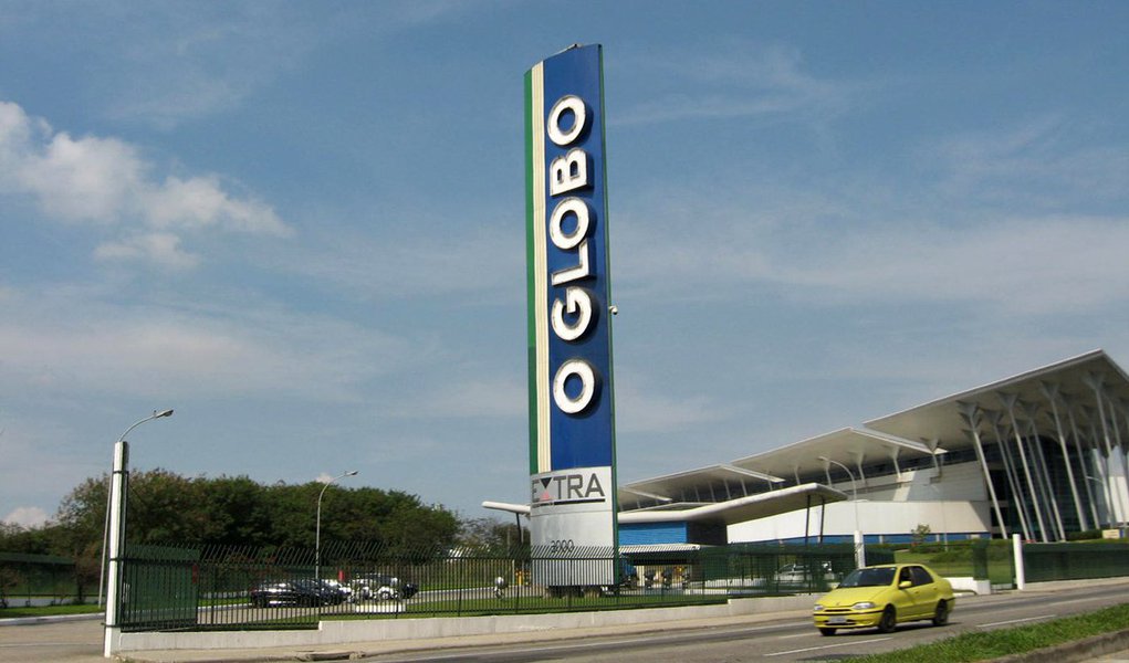 Segundo o Portal Imprensa, das vagas que foram fechadas atualmente pelo jornal, oito estavam abertas e foram congeladas momentaneamente; a ideia é fazer arranjos internos para não diminuir a produção de conteúdo; segundo a diretora do Sindicato dos Jornalistas Profissionais do Rio de Janeiro Paula Máiran, em março de 2014, Ascânio Seleme, diretor de redação do Infoglobo, disse no congresso nacional dos jornalistas de Maceió que há um projeto em andamento para dar fim ao Globo impresso