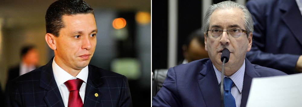 Ministro Luís Roberto Barroso, do Supremo Tribunal Federal (STF), negou o mandado de segurança do presidente da Câmara, Eduardo Cunha, pedindo a substituição do relator do seu processo de cassação no Conselho de Ética da Casa, o deputado Fausto Pinato (PRB-SP); a negativa de Barroso se deu, segundo ele, por não se tratar de questão constitucional; a votação do parecer preliminar de Pinato foi remarcada para hoje, às 13h30