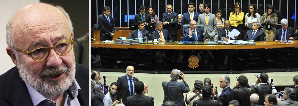 Jornalista afirma ser "inacreditável não suspenderem imediatamente o recesso nos três poderes da República para suas excelências decidirem de uma vez, e o mais rápido possível, a questão do impeachment"; "Ninguém aguenta mais esta situação", destaca; "Uma solução rápida para o impasse é possível, basta querer", acrescenta Ricardo Kotscho, cobrando os deputados para que "trabalhem todos os dias úteis e não só três vezes por semana como costumam fazer"