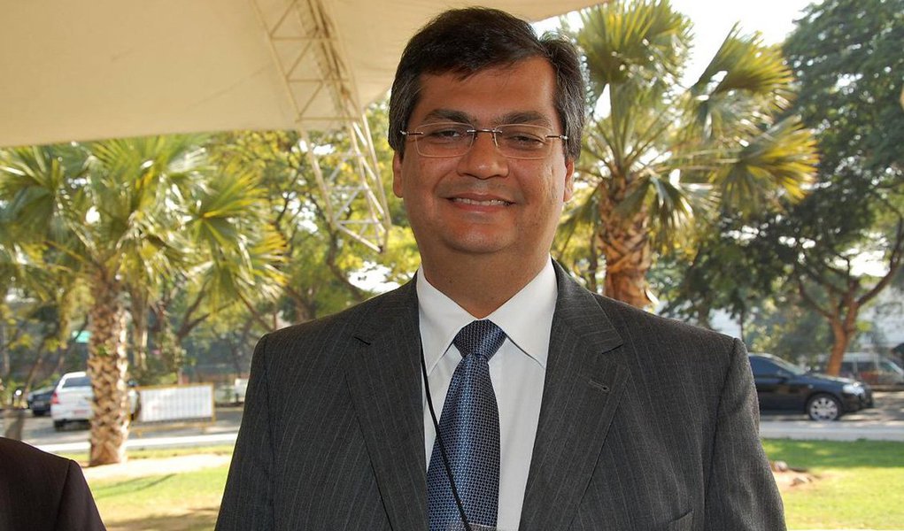 É o que aponta uma pesquisa feita pelo Instituto Exata; segundo o levantamento, 30% dos entrevistados disseram não aprovar a administração do governador do Maranhão, e 5% preferiram não responder; para 72% dos eleitores, a gestão de Flávio Dino está sendo igual ou melhor ao que esperavam