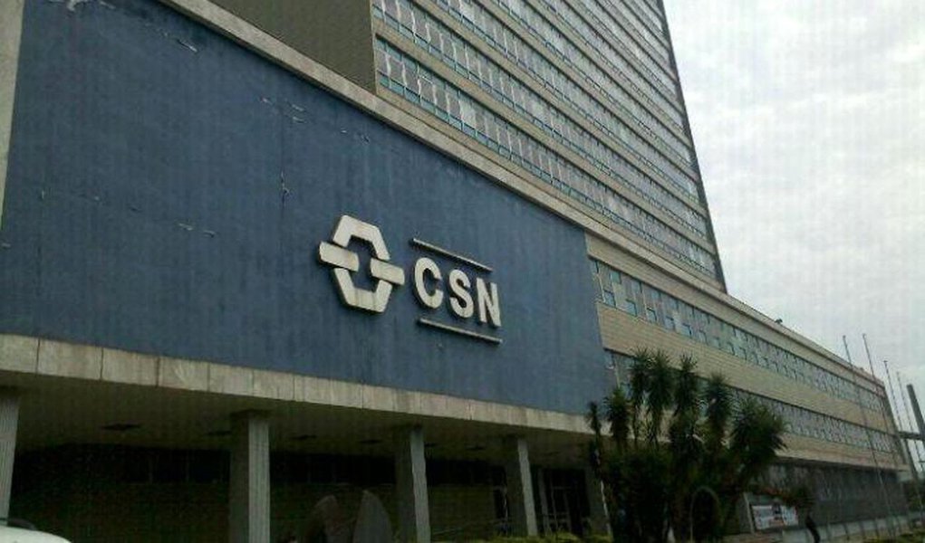 Companhia Siderúrgica Nacional (CSN) registrou prejuízo líquido de R$ 532,6 milhões no terceiro trimestre; valor é mais que o dobro do resultado negativo apontado pela companhia no mesmo período de 2014
