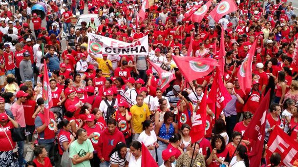 Sem baixar a guarda e sem deitar sobre os louros, podemos afirmar que travamos o bom combate e tivemos êxito porque ficamos do lado certo e adotamos a política correta. Buscaremos fazer o mesmo em 2016