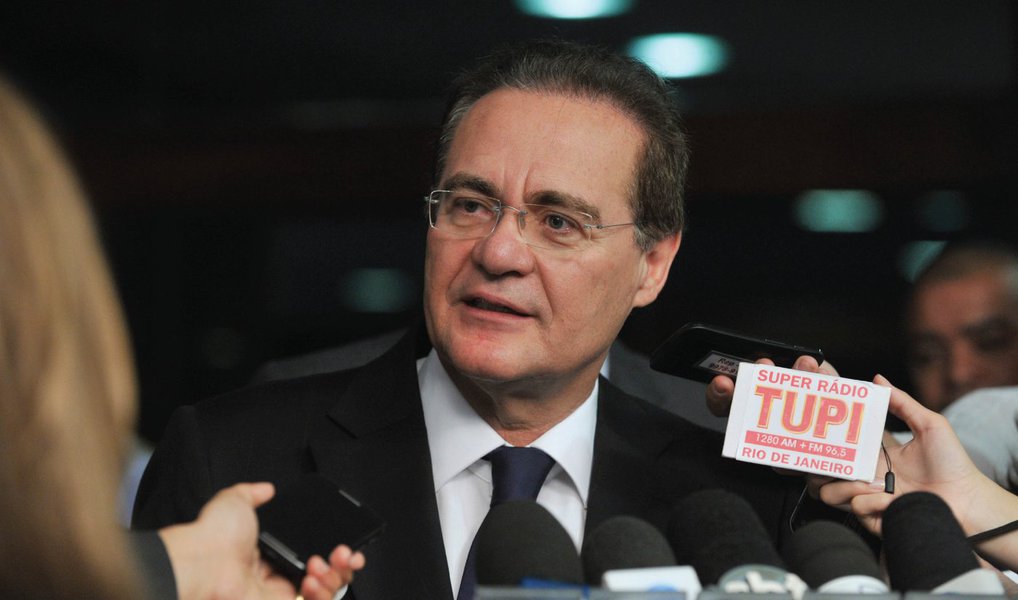 O presidente do Senado, Renan Calheiros, afirmou, nesta quinta (17), que não há necessidade de convocação do Congresso durante o recesso parlamentar; segundo ele, o Congresso já fez a sua parte qualificando o ajuste e votando matérias orçamentárias; "A pior coisa que pode acontecer para o Congresso é uma convocação no recesso sem ter uma maciça presença dos deputados e senadores e não ter uma pauta efetiva e urgente que justifique a necessidade da convocação", disse