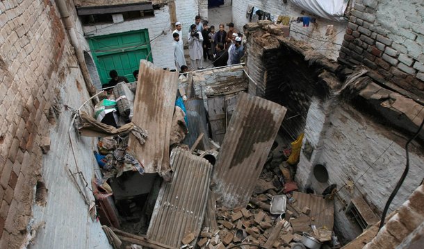 Um terremoto de 5,3 graus na escala Richter abalou neste sábado o nordeste do Afeganistão; segundo o Serviço Geológico dos Estados Unidos, o epicentro foi a 35 quilômetros de Jurm, na província de Badakshan