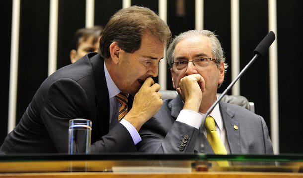 Presidente do Solidariedade, o deputado Paulinho da Força pretende tornar-se membro do colegiado que aprecia o processo de cassação de Eduardo Cunha (PMDB-RJ) por quebra de decoro parlamentar no lugar do deputado Wladimir Costa (SD-PA), que renunciará ao assento no conselho por problemas de saúde; recentemente, Paulinho, que é réu no STF, disse que está com Cunha "para o que der e vier"