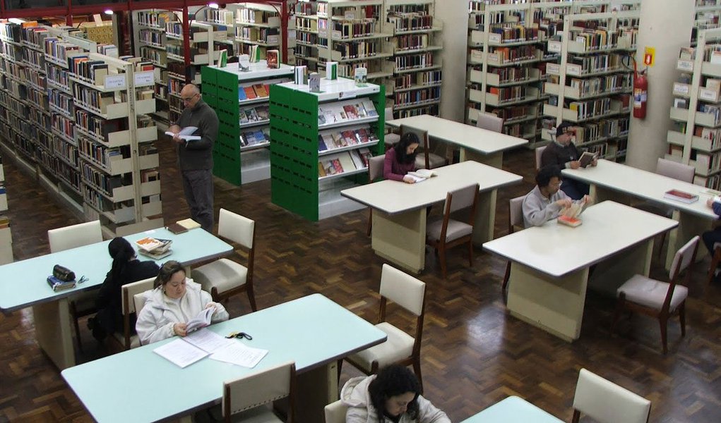 O Ministério da Cultura lançou em dezembro o novo cadastro de bibliotecas públicas e comunitárias do país. Os números atuais indicam que 112 dos 5.570 municípios não contam com espaços públicos de leitura, embora o Brasil disponha de 6.701 bibliotecas públicas já cadastradas e em torno de 3 mil comunitárias