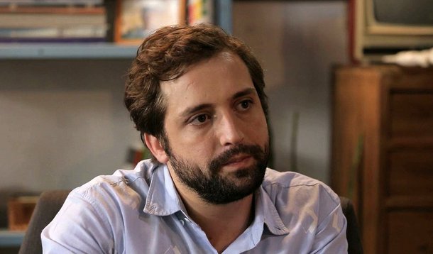 “Quem ouve a lástima de um brasileiro talvez acredite se tratar de um norueguês. Parece que o sujeito viveu séculos de bonança bruscamente interrompidos por um fenômeno estranho chamado pobreza, certamente inventado por um governo de esquerda”, ironiza o humorista Gregorio Duvivier 