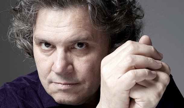 "O Congresso é uma piada", opina o músico e ator Arrigo Barnabé, em entrevista ao 247; compositor de "Clara Crocodilo" e "O homem dos crocodilos" revela toda a sua indignação com o desempenho dos deputados federais em 2015, mas também com os tucanos "que votaram coisas absurdas" e com o impeachment "que estão tentando inventar"; surpreendente foi, para ele, o comportamento de Renan Calheiros, leal à presidente; natural de Londrina, torce para que na volta do recesso, em fevereiro, o Supremo "faça o que tem que fazer": "Esperamos que Cunha vá para Curitiba"; Arrigo também revela que um de seus hobbies, além de nadar, é montar presépios, o que não tem nada a ver com ser ou não ateu