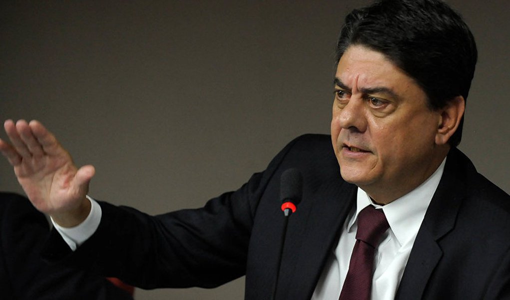 Deputado federal Wadih Damous (PT-RJ) acredita que "a tendência é que o processo de impeachment seja arquivado", mas adverte: "Temos de estar atentos"; “Pelo menos conquistamos um rito de acordo com a Constituição, mais seguro do ponto de vista do respeito ao devido processo legal. Mas tudo ainda vai depender, do meu ponto de vista, da economia”, acrescentou; Damous acredita que 2016 “tem potencialidade” para ser melhor do que 2015