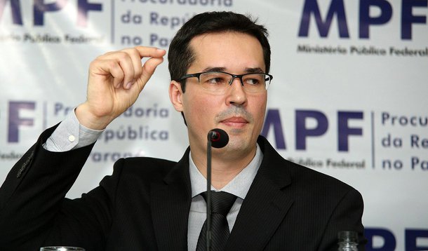 Procurador da República Deltan Dallagnol afirmou que o foco do Ministério Público Federal em 2016 será identificar mais contas no exterior usadas no esquema de corrupção na Petrobras: “Quem foi acusado até agora é menos de um terço dos personagens citados. Então, há muitas acusações criminais por vir. E ainda há várias pessoas já acusadas que voltarão a sofrer novas acusações por outros crimes”; o MP decidiu aprofundar também as investigações contra empresas estrangeiras que foram beneficiadas pelo esquema na Petrobrás, como a holandesa SBM