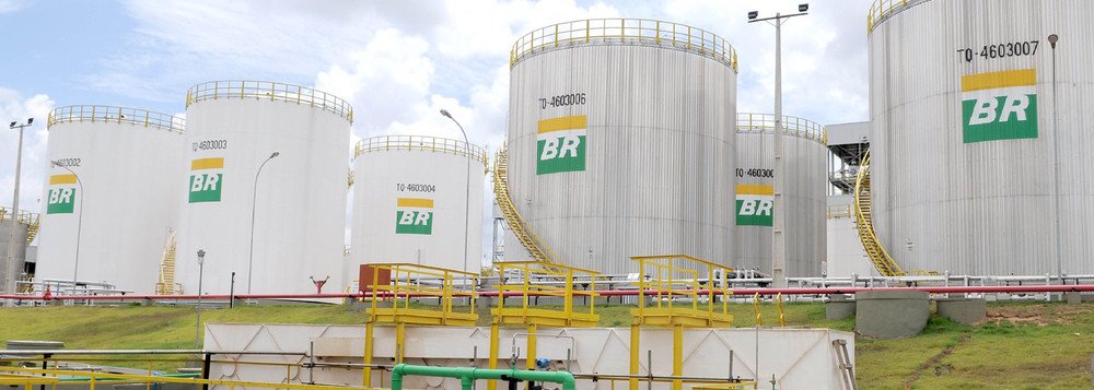 Conselho de Administração da Petrobras aprovou a venda de 49% das ações da Petrobras Gás (Gaspetro) para a Mitsui Gás e Energia do Brasil; valor total da transação é R$ 1,9 bilhão, que representa o montante no momento do fechamento da operação; Mitsui Gás e Energia do Brasil Ltda. já tem participação societária em oito companhias estaduais de distribuição de gás natural em atividade no Brasil