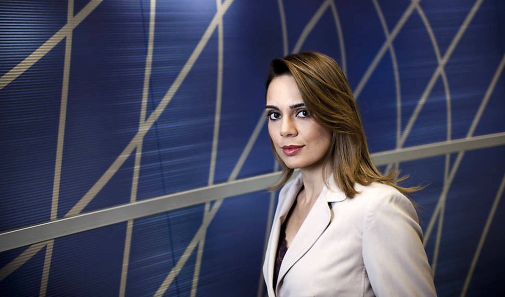 'Entre uma crítica e outra ao bolivarianismo e defesas de que família só pode ser formada por pais heterossexuais, acusações contra Lula e seus filhos, e campanhas para que o filho de Jair Bolsonaro fosse eleito o melhor deputado do país (perdeu para Jean Wyllys), nenhuma palavra sobre os milhões na Suíça da família Cunha', ressalta o Pragmatismo Político sobre a jornalista Rachel Sheherazade