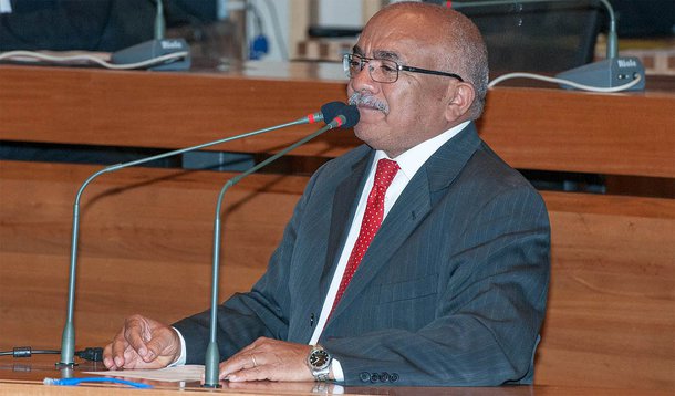 Em nota, deputado Chico Vigilante, líder do PT na Câmara Legislativa comemorou a decisão do STF de devolver ao Senado a decisão sobre o impeachment; elediz que “cai por terra mais essa tentativa desonesta perpetrada pelo presidente da Câmara Federal, Eduardo Cunha e seus aliados da oposição de tirar à força a Presidente Dilma Rousseff por meio de golpe”; “Foi uma vitória incontestável da democracia brasileira; os ministros do tribunal demonstraram verdadeiro respeito ao papel constitucional que cabe ao Senado Federal”, acrescentou 