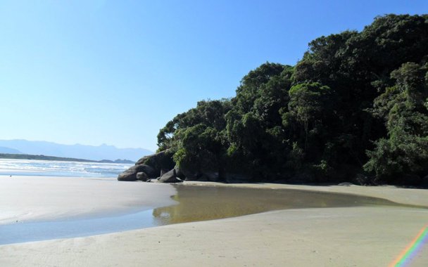 Permeada de belezas naturais, a região da Baixada Santista “esconde” preciosos tesouros do passado colonial brasileiro. Jóias que merecem ser exploradas