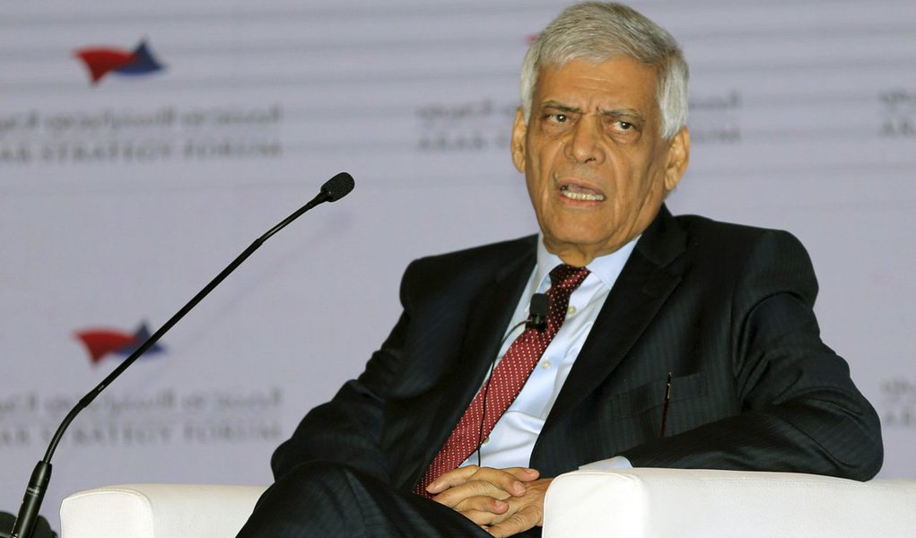 "Precisamos continuar investindo, isso é essencial para nossa indústria... continuo confiante de que os melhores dias de nossa indústria estão ainda por vir", disse Abdullah al-Badri durante um evento do setor de petróleo no Kuweit