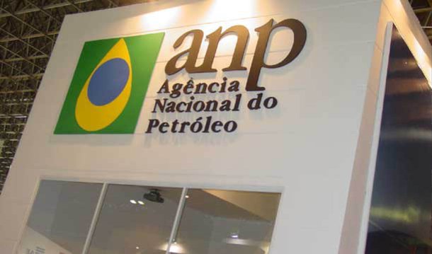 A greve de funcionários da Petrobras não trouxe riscos de desabastecimento de combustíveis no Brasil até o momento, disse a Agência Nacional do Petróleo, Gás Natural e Biocombustíveis (ANP); "No momento, não há risco de desabastecimento. Caso haja, a ANP tomará as medidas cabíveis", afirmou a agência em nota nesta terça-feira, 3; paralisação reduziu a produção de petróleo da empresa em cerca de 25 por cento entre domingo e segunda-feira, segundo a Federação Única dos Petroleiros (FUP)