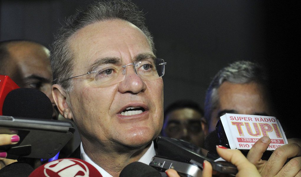 A sessão, que na véspera já fora adiada por falta de quórum de deputados, chegou a ser suspensa por 30 minutos pelo presidente do Congresso, senador Renan Calheiros (PMDB-AL), mas teve que ser encerrada