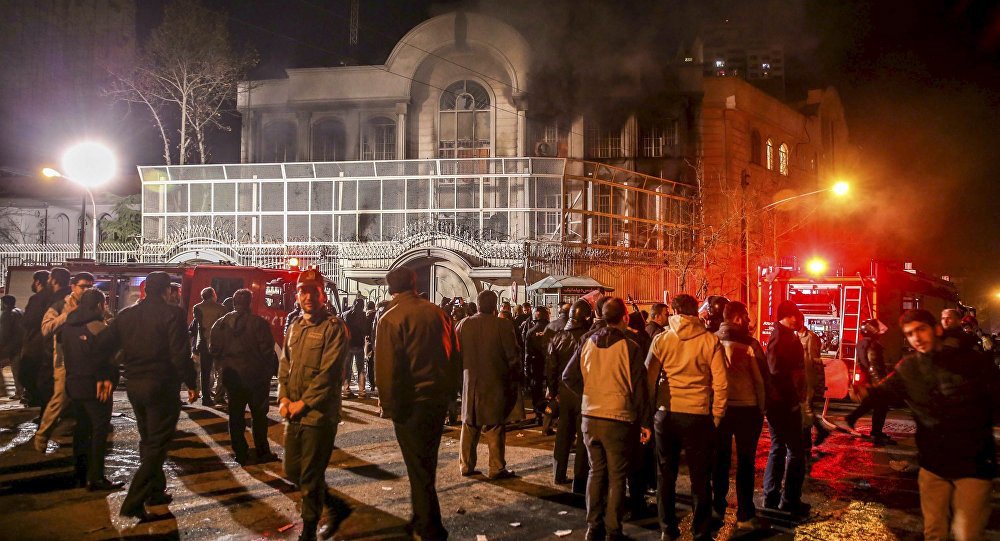 Barein anunciou nesta segunda-feira, 4, que também rompeu relações diplomáticas com o Irã, um dia após a aliada Arábia Saudita ter cortado os laços com Teerã; reino saudita cortou os laços com o rival regional Irã no domingo depois que manifestantes iranianos atacaram a missão de Riad em Teerã, irritados pela decisão do reino sunita de executar um proeminente clérigo xiita; Irã é a principal potência xiita