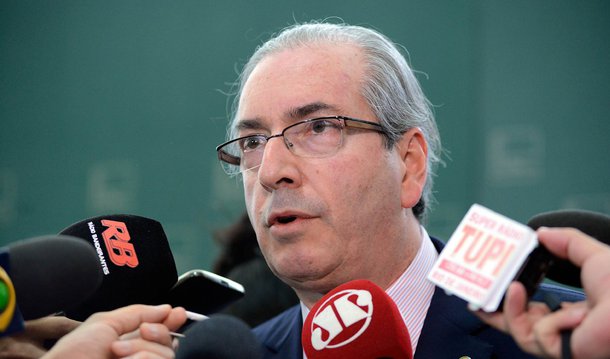 Por meio da advocacia da Câmara, o presidente da Casa, Eduardo Cunha (PMDB-RJ), deverá alegar ao STF que caso não pode ser alvo de decisão monocrática, e sim precisa passar pelo crivo de todos os ministros da corte; nesta terça, os ministros Teori Zavascki e Rosa Weber concederam três liminares que suspendem o rito definido por Cunha para dar sequência a pedido de impeachment contra a presidente Dilma no Congresso