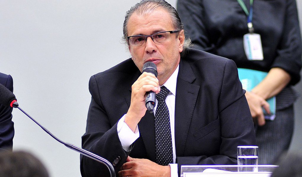 Segundo o colunista Ancelmo Gois, a Receita Federal vai cobrar dos delatores da Lava Jato o Imposto de Renda sobre os valores devolvidos; Pedro Barusco, por exemplo, que topou devolver quase US$ 100 milhões, terá, em tese, de pagar ao Leão mais uns 50% desse valor - somando IR e multa 