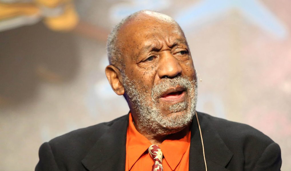 O comediante norte-americano Bill Cosby se apresentou à Justiça da Pensilvânia, nos EUA, após ter mandado de prisão expedido por abuso sexual, nesta quarta-feira, 30; Cosby foi liberado após pagar uma fiança estipulada em US$ 1 milhão (cerca de R$ 4 milhões), além de ter que entregar o passaporte; comediante foi formalmente acusado de agressão sexual relacionada a um incidente ocorrido em sua mansão na região da Filadélfia em 2004