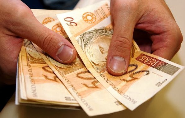 Os críticos esquecem que o aumento da renda também vai contribuir para elevar a arrecadação de impostos sobre o consumo, que segundo o DIEESE será de mais de R$ 30 bilhões. Ou seja, grande parte do aumento de gastos se paga