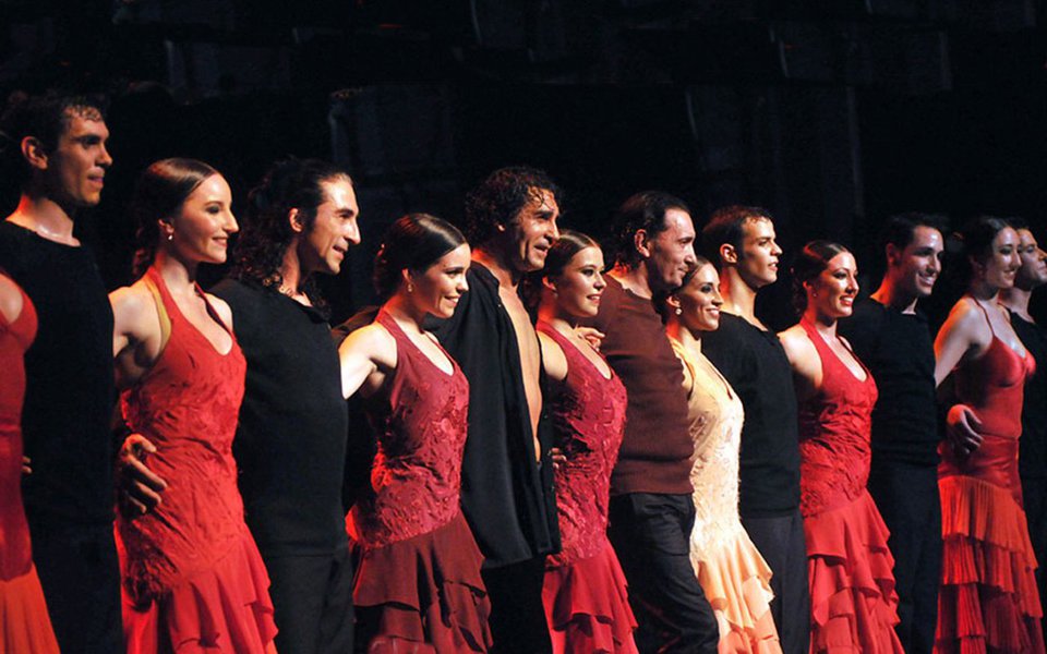 Na noite de 25 de julho de 2013, a plateia veio abaixo no festival londrino Prom, ao final da apresentação de o Bolero de Ravel, dançado em estilo flamenco pela companhia espanhola do bailarino Antonio Márquez. Uma verdadeira explosão de libido e energia vital em forma de arte. Tudo que precisamos para encerrar este ano de 2015.