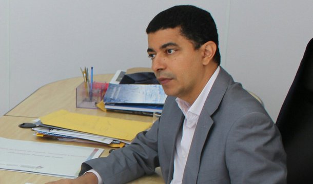 Fontes ligadas ao PSB adiantam que o secretário de Ciência e Tecnologia, deputado Bira do Pindaré, somente não será o candidato do partido a prefeito de São Luís se o senador Roberto Rocha avocar para ele o direito de disputar o pleito; Bira, desde que assumiu a secretaria, tem externado publicamente o desejo de ser candidato a prefeito de São Luís e todos os seus movimentos nos bastidores da sucessão tem sido neste sentido, mas a preferência é do parlamentar