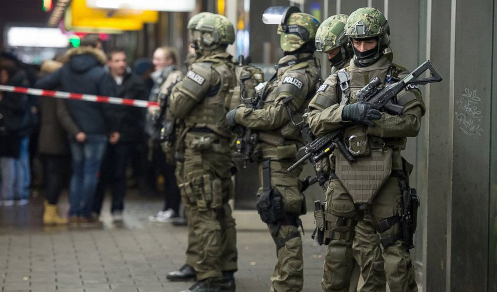 Pouco antes da meia-noite na virada do Ano Novo, a Alemanha recebeu uma pista de que militantes do Iraque e da Síria estavam planejando ataques em Munique, mas a polícia não conseguiu encontrar suspeitos e nem está certa de que eles estejam no país, disse nesta sexta-feira o chefe da polícia da cidade.