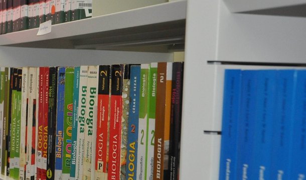 Ciência, inovação e tecnologia assumiram importante papel para a diminuição de desigualdades regionais no Maranhão em 2015; a avaliação é do próprio governo estadual; segundo o executivo, neste ano 1.433 pesquisadores de iniciação científica, de pós-graduação, mestrado, doutorado e pós-doutorado receberam bolsas de pesquisa, um aumento de 51,32% em relação a 2014; o governo informou, ainda, que serão investidos mais de R$ 240 milhões em obras e adaptações de prédios que abrigarão as 23 unidades do Instituto de Educação, Ciência e Tecnologia do Maranhão (Iema) a serem implementadas até 2018
