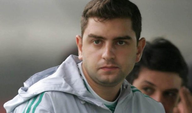 A resposta da Superintendência de Polícia Federal ao ministro da Justiça, José Eduardo Cardozo, sobre a intimação judicial feita ao filho do ex-presidente Luiz Inácio Lula da Silva Luís Cláudio Lula da Silva, em horário tido como inapropriado, só será dada na próxima terça (3); depois de uma semana de episódios turbulentos com a operação de busca e apreensão nas empresas de Lulinha, por conta de investigação de suposto envolvimento dele na Operação Zelotes, o entendimento dentro do Executivo passou a ser o de que é melhor esperar as coisas esfriarem até que sejam anunciadas possíveis providências a serem adotadas – que podem até incluir a abertura de sindicâncias