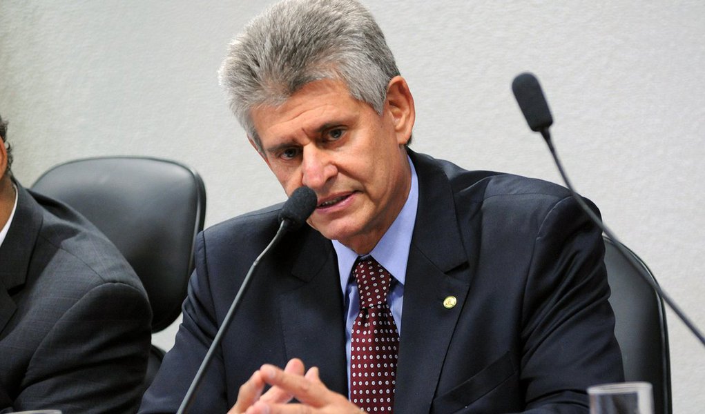 O relator, deputado Afonso Motta (PDT-RS), incluiu também na MP item que prevê a redução da taxa, que incidirá sobre CDs e DVDs de obras videofonográficas de tiragem até 2 mil exemplares. Motta também incorporou no texto a obrigação de a Ancine decidir sobre o financiamento de videoclipes nacionais, fixando parâmetros para classificar as obras videofonográficas