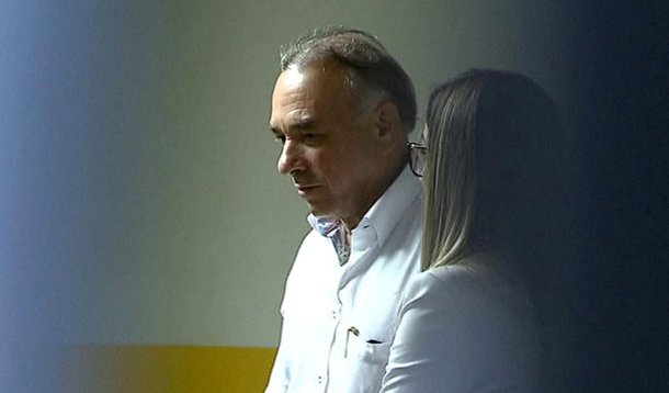 A Polícia Federal, por meio da Operação Patriota, deverá responsabilizar o empresário Wagner Canhedo Filho por sete crimes, entre eles organização criminosa, lavagem de dinheiro e fraude em execução fiscal; o empresário, que está preso, é filho de Wagner Canhedo, ex-dono da companhia aérea Vasp; a família também atua nos ramos de hotelaria e transportes no Distrito Federal; as investigações identificaram um suposto esquema de fraudes para impedir execuções de dívidas tributárias do grupo empresarial; segundo o MPF, a Procuradoria da Fazenda Nacional calcula que os prejuízos ao erário chegam a R$ 875 mi