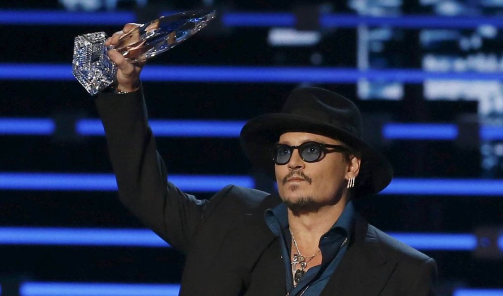 Ellen DeGeneres, Johnny Depp e o filme "Velozes e Furiosos 7" estão entre os principais vencedores do prêmio People's Choice Awards, entregue na noite de quarta-feira em Los Angeles