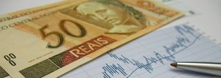 Coordenador-geral de Controle da Dívida Pública do Tesouro Nacional, Antônio de Pádua Passos, disse que o Tesouro Nacional deve manter o estoque da Dívida Pública Federal (DPF) dentro do limite estabelecido no Plano Anual de Financiamento (PAF) mesmo com pagamento de débitos decorrentes de atraso de repasses a bancos públicos; Segundo ele, a DPF não será elevada caso haja o pagamento, pois há um "colchão de liquidez", mantido por segurança para eventuais imprevistos na rolagem da dívida