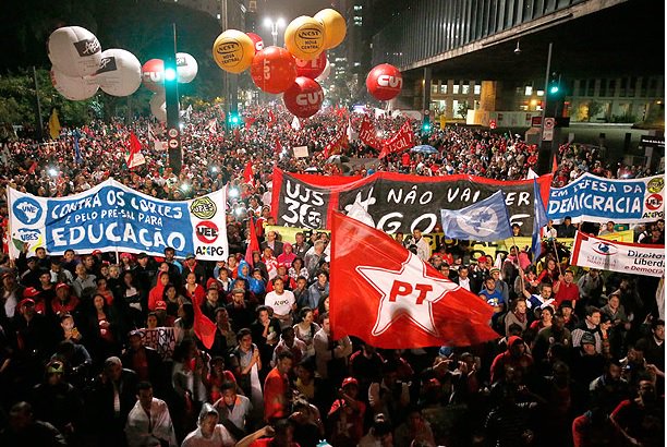 Por muitas vezes, todos nós pensamos que estava tudo perdido. O golpe seria desfechado e a democracia, que tanto custou a tantos para ser restabelecida, seria massacrada novamente. Mas não aconteceu