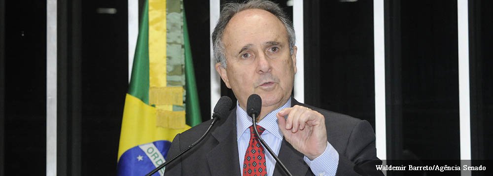 Em discurso na tribuna do Senado, senador Cristovam Buarque (PDT-DF)