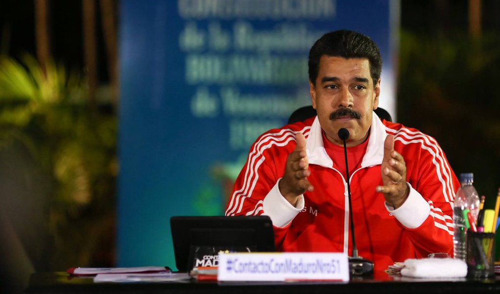 Presidente da Venezuela, Nicolás Maduro, disse que as eleições parlamentares de 6 de dezembro, vencidas pela oposição que conseguiu, pela primeira vez em 16 anos, uma maioria parlamentar que lhe permite controlar a Assembleia Nacional, foram fraudadas; "Nas investigações abertas há elementos de prova que começam a surgir, de como grupos se moveram para controlar parte do sistema eleitoral, violar os seus mecanismos de segurança e pagar votos, é um fenômeno que ressurgiu", afirmou 