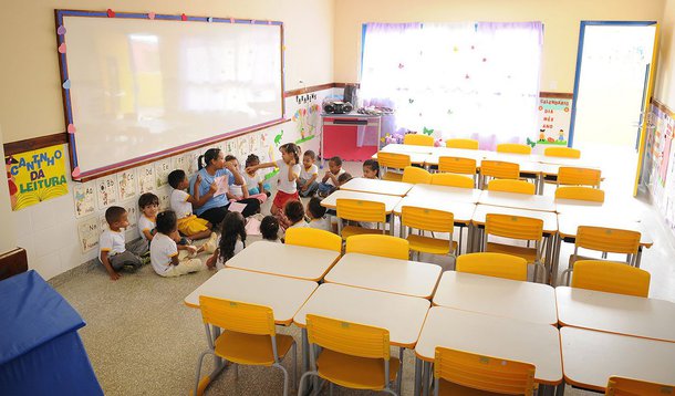 Cada um dos 39 centros educacionais da primeira infância da rede pública de ensino de Brasília passará a atender 136 crianças de até 5 anos — até 2015, eram 112 por unidade; o ano letivo de 2016 começa em 11 de fevereiro com mais três creches (na Asa Sul, no Lago Norte e em Santa Maria); serão 1.344 vagas a mais para alunos dessa faixa etária; o acréscimo foi autorizado pelo Fundo Nacional de Desenvolvimento da Educação, entidade federal que financia a construção das escolas