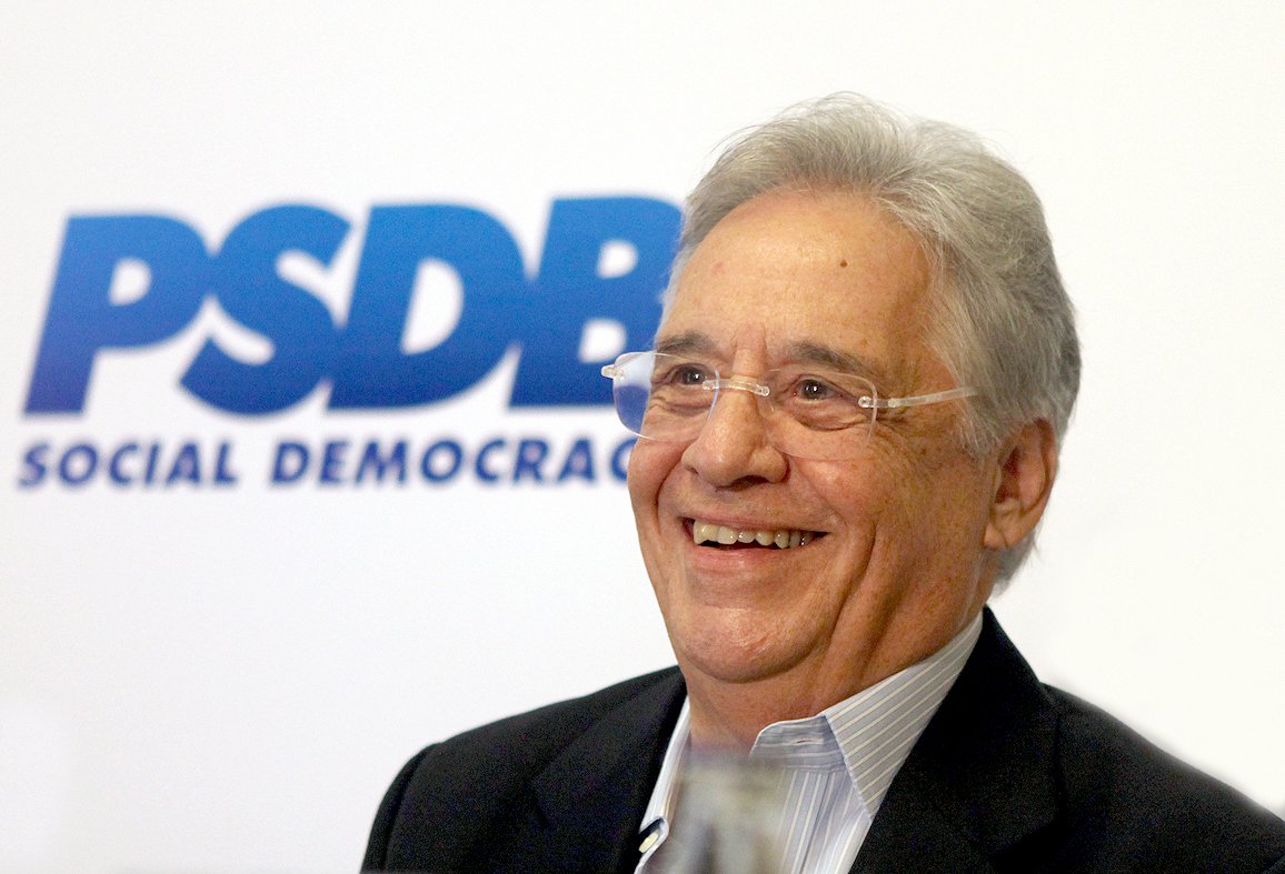 "De vez quando desse mundo encantado, do silêncio absoluto, acaba vazando alguma coisa. Foi o que aconteceu", diz o colunista Paulo Moreira Leite, sobre o vazamento relacionado aos pagamentos da Odebrecht ao Instituto Fernando Henrique Cardoso para uma palestra, que, aparentemente, não foi realizada; no entanto, ele lembra, que casos associados ao PSDB não avançam e que este, de FHC, chega a ser quase irrelevante; "Na realidade, os R$ 975 000 são uma agulha num imenso palheiro que as autoridades não investigam, não apuram. Ali se encontram o metroduto de São Paulo, as privatizações, o esquema de compra de votos que permitiu a reeleição de FHC, o mensalão PSDB-MG", afirma