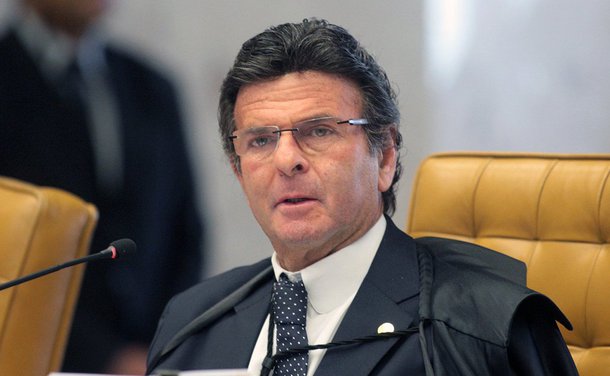 Ministro Luiz Fux negou pedido do governo, apresentado pelo advogado-geral da União, Luís Inácio Adams, para suspender o julgamento das contas de 2014 do governo da presidente Dilma, previsto para as 17h desta quarta-feira 7 no Tribunal de Contas da União; com a decisão, o julgamento está mantido e a suspeição do ministro Augusto Nardes deve ser analisada no começo da sessão na qual as contas serão julgadas