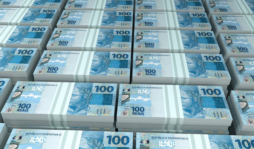 O estoque total da dívida mobiliária federal brasileira cresceu 1,8% em setembro sobre agosto, chegando a R$ 2,735 trilhões, aproximando-se do teto de R$ 2,8 trilhões para 2015 fixado no Plano Anual de Financiamento (PAF); na mesma base de comparação, a dívida externa subiu 8,62%, fechando o mês a R$ 145,89 bilhões