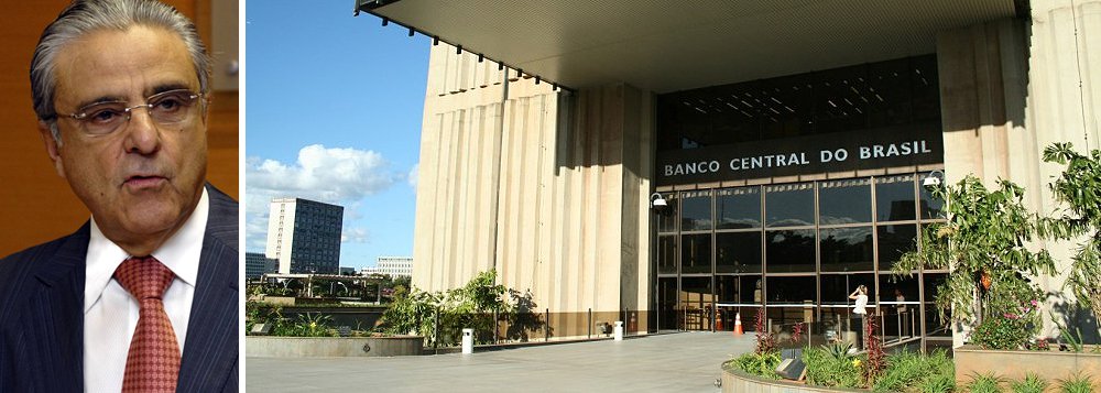 Confederação Nacional da Indústria, presidida por Robson Andrade, considerou "acertada" a decisão do Copom do Banco Central de interromper o ciclo de altas da taxa básica de juros; no entanto, a entidade criticou o nível elevado da Selic; para a CNI, no patamar atual, a taxa "contribui para a deterioração da atividade econômica, com impacto no mercado de trabalho e na renda das famílias, afetando a dinâmica futura da inflação"