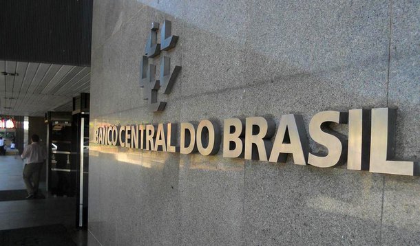 Índice de Atividade Econômica do Banco Central (IBC-Br), espécie de sinalizador do Produto Interno Bruto (PIB), recuou 0,76 por cento em agosto sobre julho, de acordo com dados dessazonalizados divulgados pelo BC nesta sexta-feira; comparado ao mesmo mês de 2014, houve queda de 4,47%