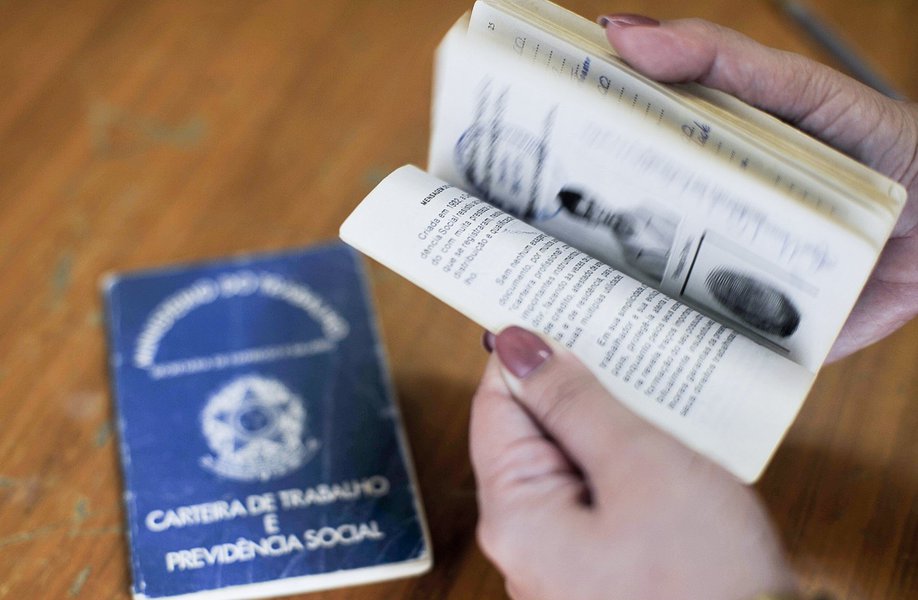 Índice do mês passado foi estimado em 7,6% nas principais regiões do País - Recife, Salvador, Belo Horizonte, Rio de Janeiro, São Paulo e Porto Alegre -, segundo a Pesquisa Mensal de Emprego do IBGE; em setembro de 2014, a taxa era 4,9%