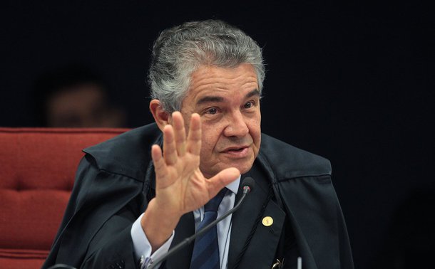 Ministro do STF Marco Aurélio Mello defendeu as liminares concedidas ontem pelos colegas Rosa Weber e Teori Zavascki; segundo ele, Teori e Rosa entenderam que houve um atropelo das regras de tramitação do processo de impeachment; "A última trincheira da cidadania é o Judiciário, é o Supremo. A partir do momento em que constataram os colegas que estaria havendo o atropelo das normas instrumentais do próprio processo de impeachment, eles atuaram, e a presunção é de que atuaram corretamente", afirmou