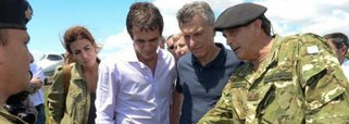 O presidente da Argentina, Mauricio Macri, chegou neste domingo a Concordia para supervisionar a operação montada para controlar os efeitos das inundações na região; ele disse à população que o objetivo era "estar com vocês [comunidade local] nestes tempos difíceis" e reafirmou que o Executivo irá investir em infraestrutura para recuperar a região; "Nós queríamos estar aqui juntos durante esse tempo difícil que estão vivendo", disse Macri