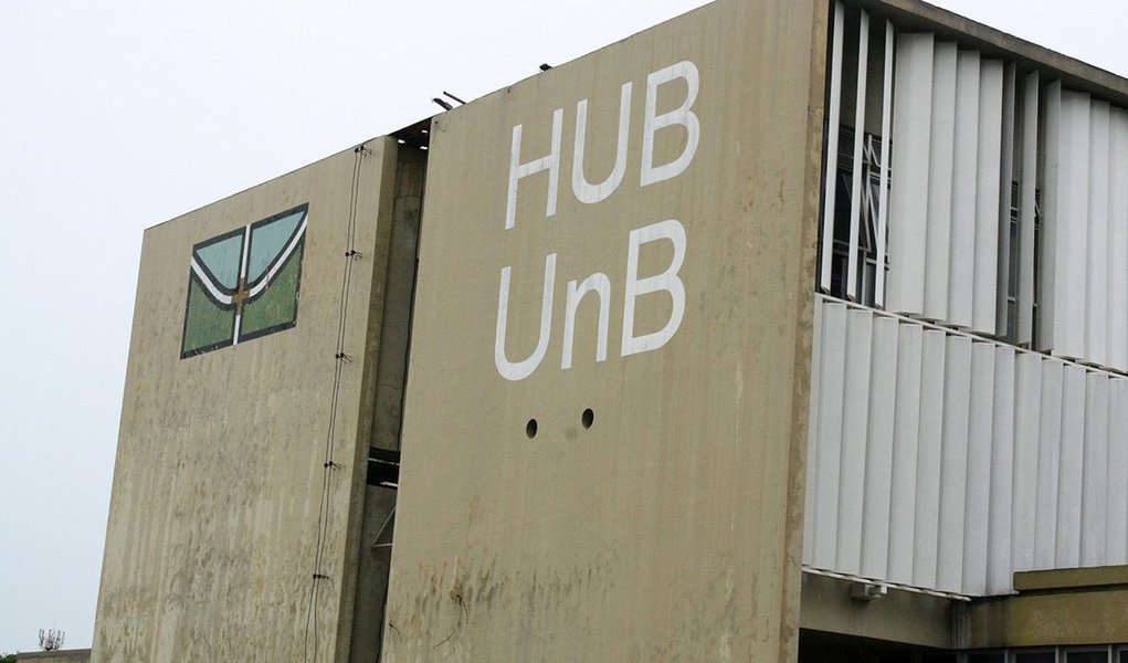 Com o intuito de ampliar e melhorar o atendimento realizado no Hospital Universitário de Brasília o Ministério da Saúde acaba de disponibilizar R$ 1,3 milhão; o repasse faz parte das ações do Programa Nacional de Reestruturação dos Hospitais Universitários Federais (REHUF), desenvolvido e financiado em parceria com o Ministério da Educação; a portaria beneficia 49 hospitais universitários localizados em 35 municípios de 23 estados e prevê o repasse de R$ 87 milhões disponibilizados pelo Ministério da Saúde