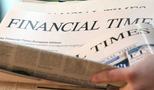 A aceitação do pedido de abertura de impeachment da presidente Dilma Rousseff foi criticado pelo jornal britânico "Financial Times", que atribuiu o início dos procedimentos como atos de "políticos rivais tentando salvar a própria pele em meio ao escândalo de corrupção"; jornal destacou que Eduardo Cunha "foi acusado de esconder milhões de dólares de propina em contas na Suíça"; "Ele achava que o partido da situação, o PT, iria protegê-lo. Quando isso não aconteceu, ele deu início à tramitação do impeachment, justificando que tratava-se de uma questão 'técnica'", diz a reportagem